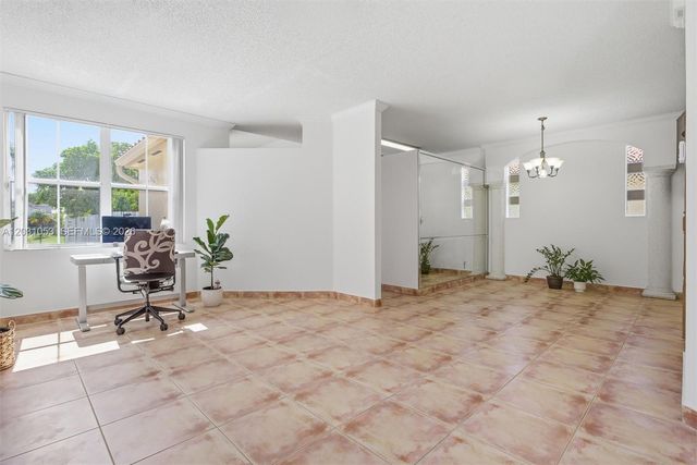 2160 NW 188th Ter, Pembroke Pines, FL 33029