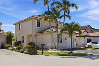 2160 NW 188th Ter, Pembroke Pines, FL 33029
