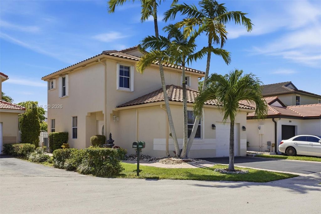 2160 NW 188th Ter, Pembroke Pines, FL 33029