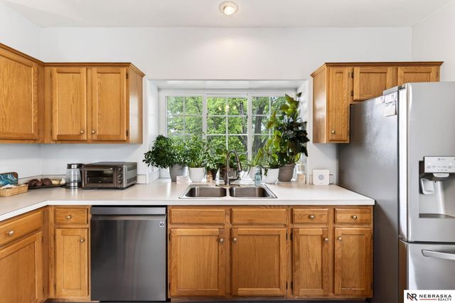1201 Devon Drive, Papillion, NE 68046