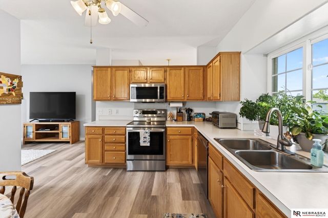 1201 Devon Drive, Papillion, NE 68046