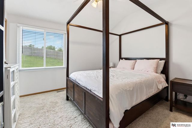 1201 Devon Drive, Papillion, NE 68046