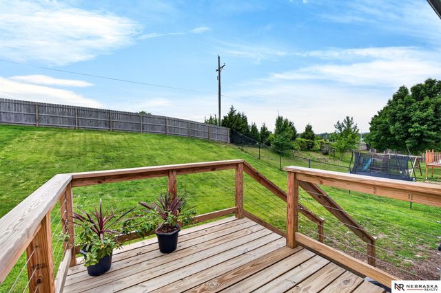 1201 Devon Drive, Papillion, NE 68046