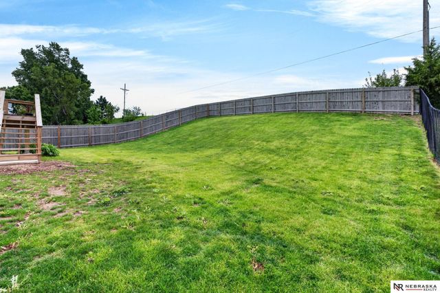 1201 Devon Drive, Papillion, NE 68046