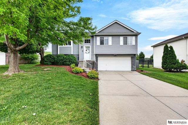 1201 Devon Drive, Papillion, NE 68046