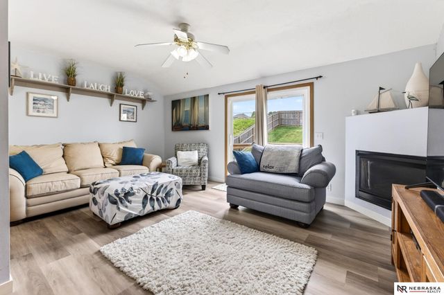 1201 Devon Drive, Papillion, NE 68046