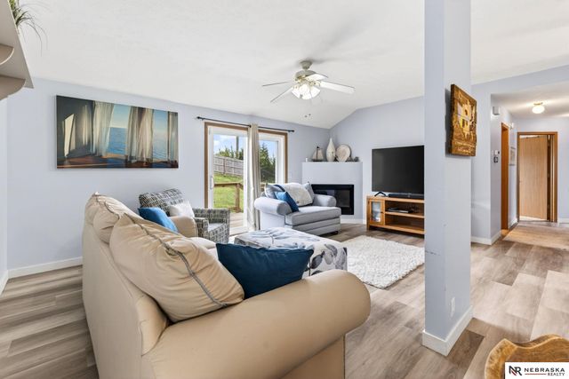 1201 Devon Drive, Papillion, NE 68046