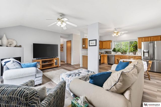 1201 Devon Drive, Papillion, NE 68046