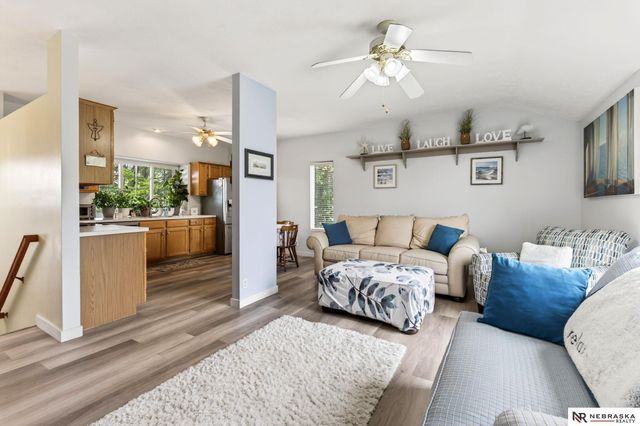 1201 Devon Drive, Papillion, NE 68046