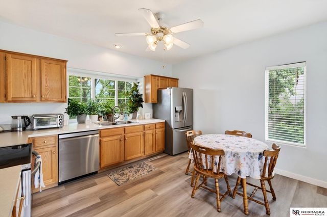 1201 Devon Drive, Papillion, NE 68046
