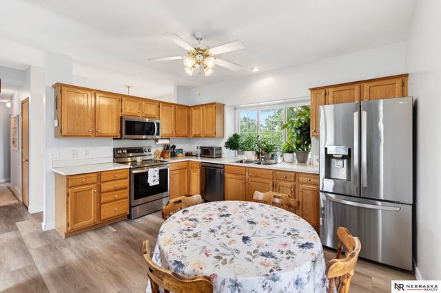 1201 Devon Drive, Papillion, NE 68046