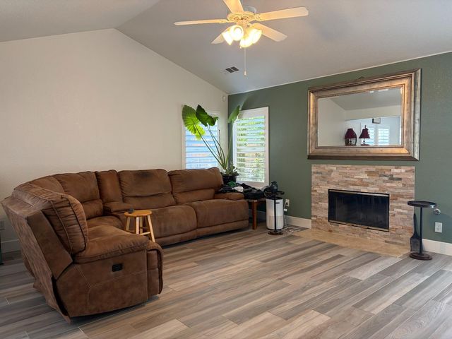 322 Culbertson Dr, Lodi, CA 95240