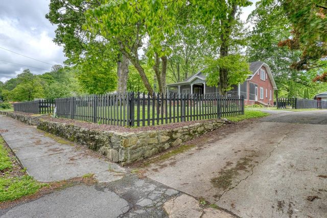 32 Aquone Road, Andrews, NC 28901