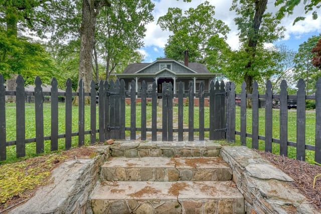 32 Aquone Road, Andrews, NC 28901