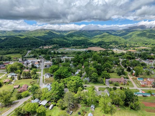32 Aquone Road, Andrews, NC 28901