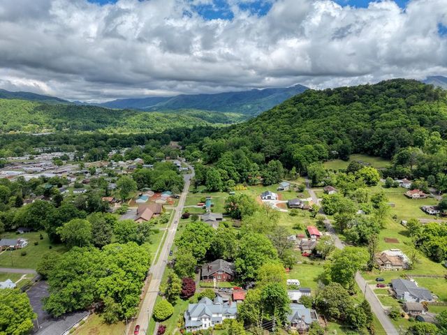 32 Aquone Road, Andrews, NC 28901