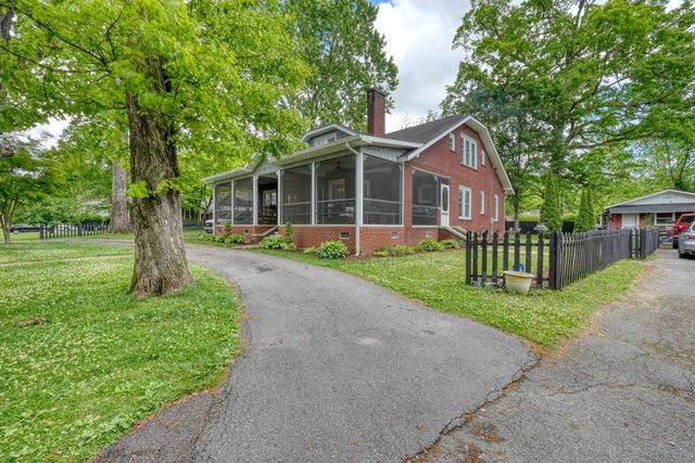 32 Aquone Road, Andrews, NC 28901