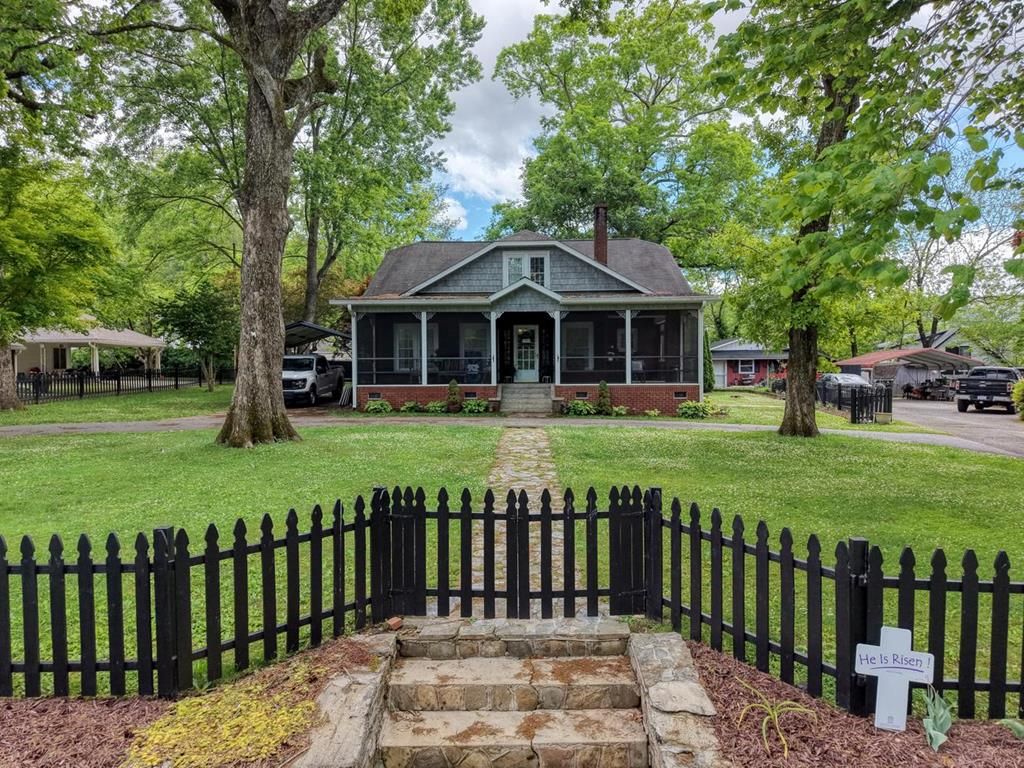 32 Aquone Road, Andrews, NC 28901