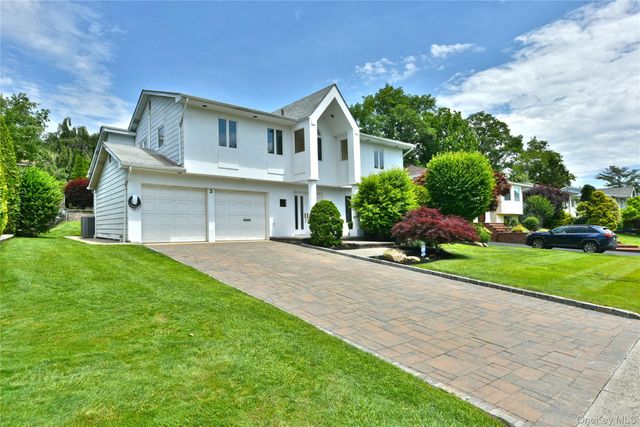 3 Joy Drive, Manhasset Hills, NY 11040