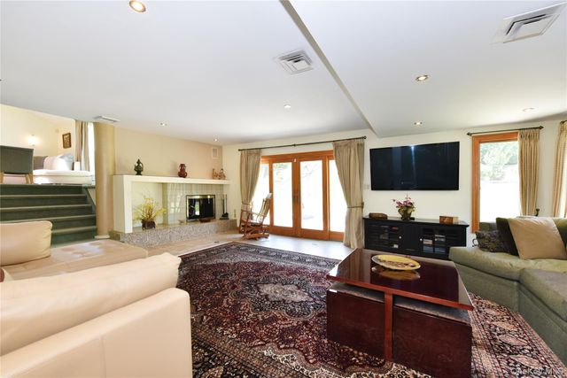 3 Joy Drive, Manhasset Hills, NY 11040