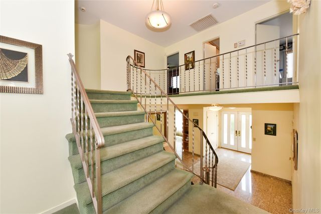 3 Joy Drive, Manhasset Hills, NY 11040