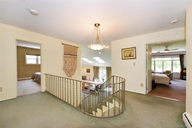 3 Joy Drive, Manhasset Hills, NY 11040