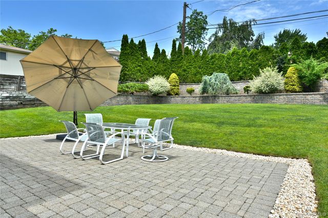 3 Joy Drive, Manhasset Hills, NY 11040