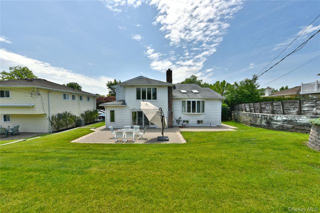 3 Joy Drive, Manhasset Hills, NY 11040