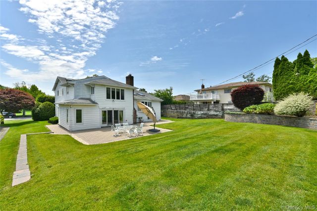 3 Joy Drive, Manhasset Hills, NY 11040