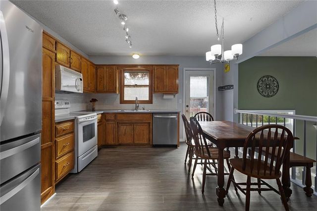 8817 NE 75th Street, Kansas City, MO 64158