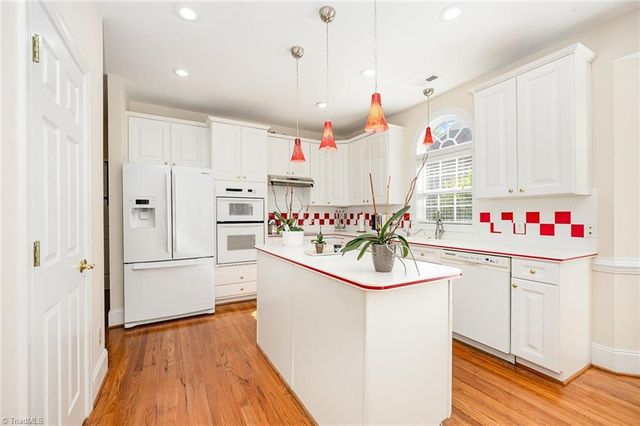 221 Oakmont Park Court, Kernersville, NC 27284