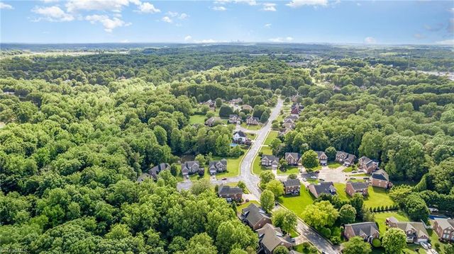 221 Oakmont Park Court, Kernersville, NC 27284