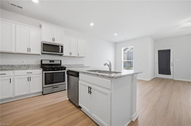 1520 Auckland CT, Newport News, VA 23608