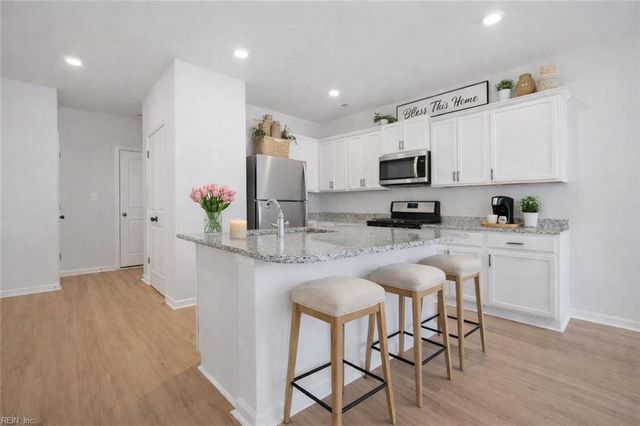 1520 Auckland CT, Newport News, VA 23608