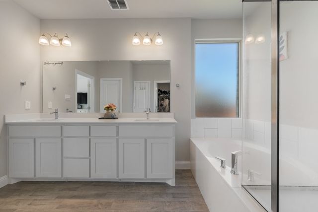 814 Hat Creek Drive, Midlothian, TX 76065