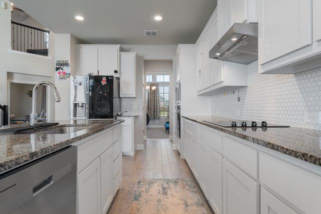 814 Hat Creek Drive, Midlothian, TX 76065