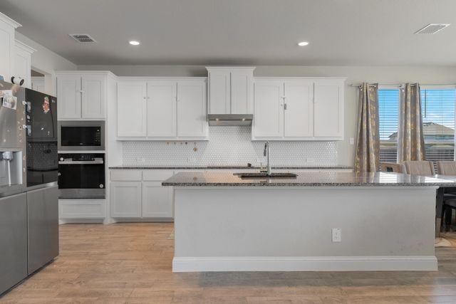 814 Hat Creek Drive, Midlothian, TX 76065