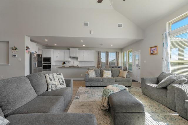 814 Hat Creek Drive, Midlothian, TX 76065