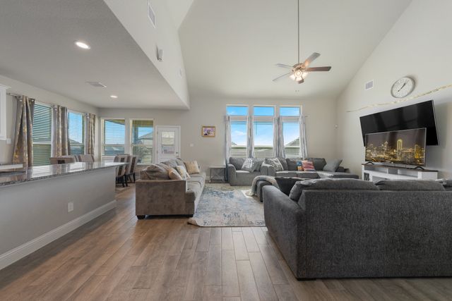 814 Hat Creek Drive, Midlothian, TX 76065