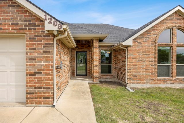 1209 Southview Drive, Waxahachie, TX 75165