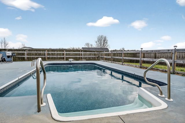 597 Game Ridge Rd, Smithville, TN 37166