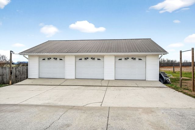 597 Game Ridge Rd, Smithville, TN 37166