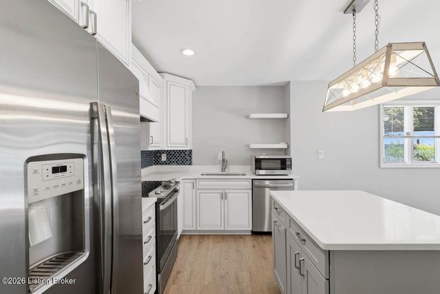 233 Monohan Dr, Louisville, KY 40207