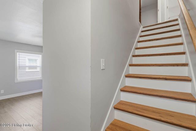 233 Monohan Dr, Louisville, KY 40207