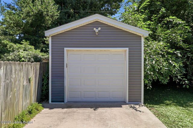 233 Monohan Dr, Louisville, KY 40207