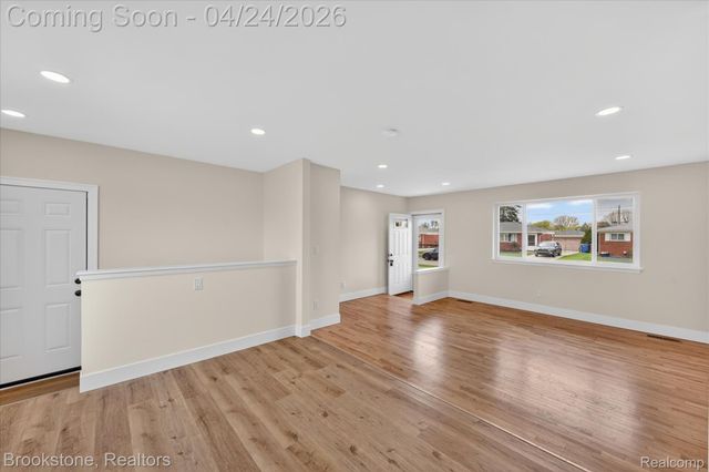 30428 Iroquois Drive, Warren, MI 48088