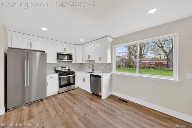 30428 Iroquois Drive, Warren, MI 48088