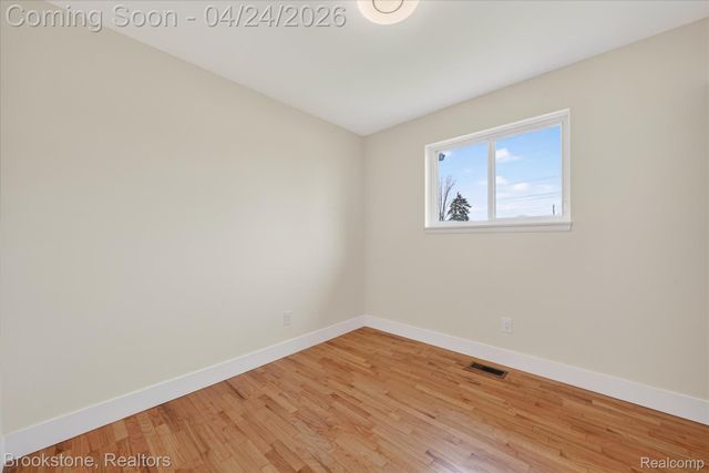 30428 Iroquois Drive, Warren, MI 48088