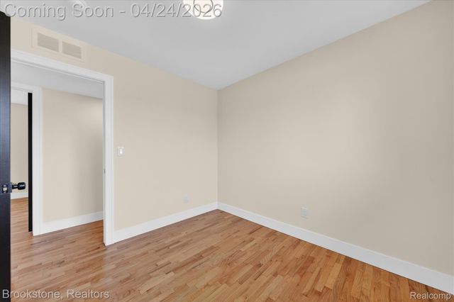 30428 Iroquois Drive, Warren, MI 48088