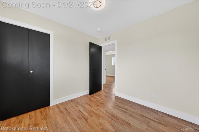 30428 Iroquois Drive, Warren, MI 48088